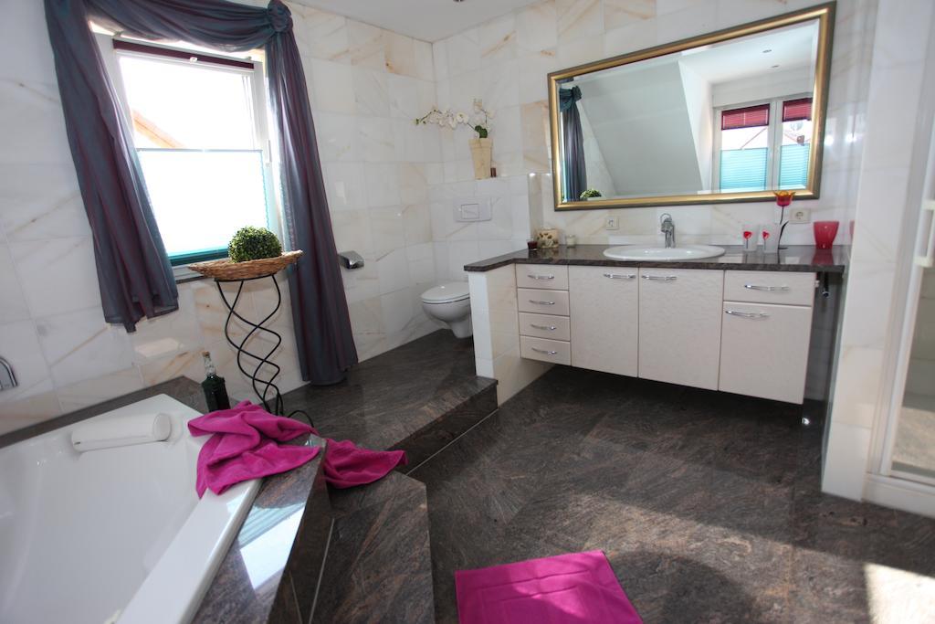 Gaestehaus Becker Wachenheim an der Weinstrasse Luaran gambar